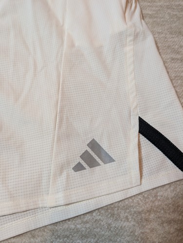 Adidas Herren Large weiß D4T HeatReady Sportshorts 7" mit Logo neu mit Etikett