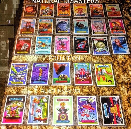 2017 MÜLL EIMER KINDER ADAM-GEDDON KOMPLETT 90 KARTEN "B" SET - Bild 1 von 5