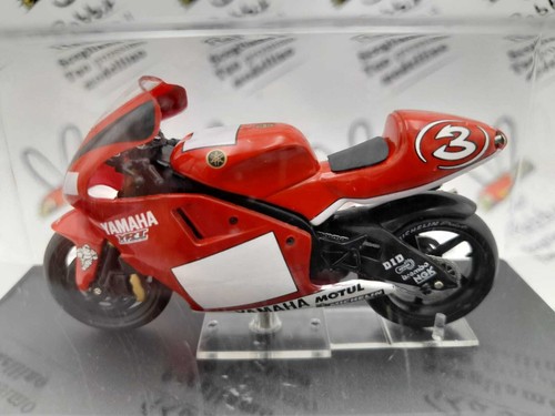 DIE CAST " YAMAHA YZR500 MAX BIAGGI 2001 " SCALA 1/24 - Foto 2 di 2
