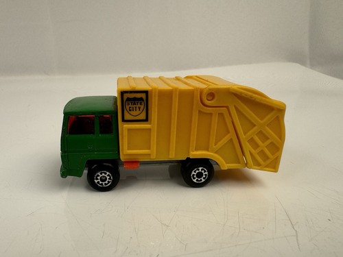 No. 36 MATCHBOX SUPERFAST Refuse Disposal Truck Colectomatic GREEN/YELLOW 1979 - Picture 10 of 12
