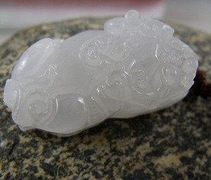 White-Jade-wealth-of-god-beast-pixiu-Amulet-Pendant-603