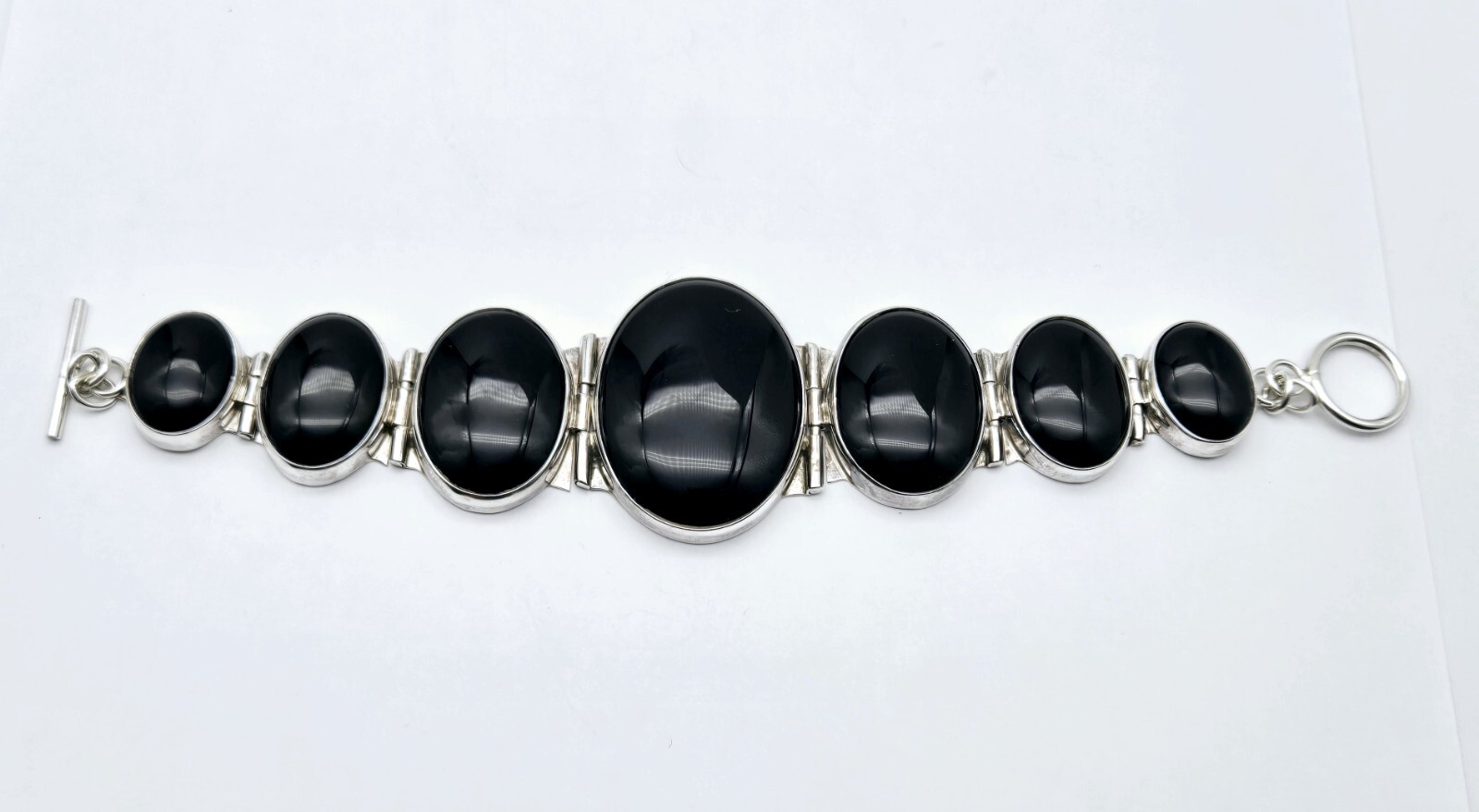 Sensational Vintage Native American Navajo Onyx Sterling Silver Bracelet Sensational Vintage Native American Navajo Onyx Sterling Silver Bracelet