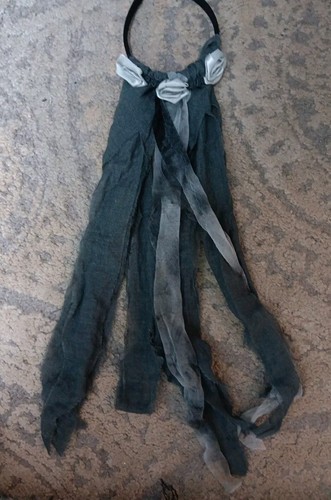 Spirit Halloween Cemetery Bride Costume Child Small 4-6 Gown Veil Rose - Picture 10 of 13