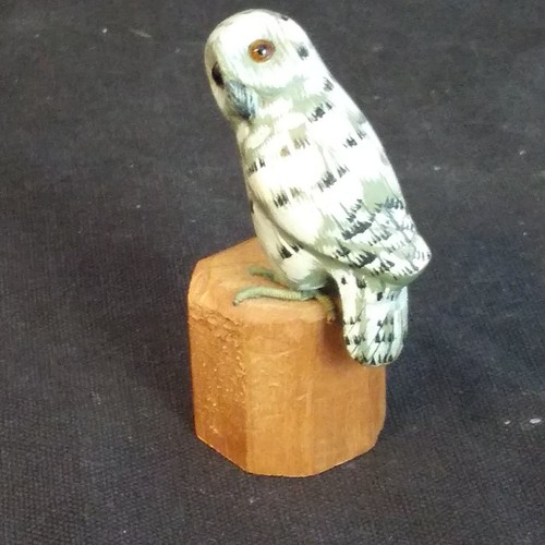 Miniatur handgeschnitzte Holz Eule handbemalt Volkskunst 2,75" groß unsigniert EUC - Bild 6 von 7
