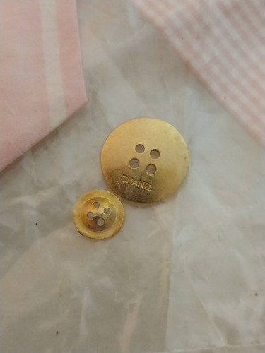 4 Gold Chanel Buttons On Pink Gingham Fabric In Chanel Baggies - Picture 6 of 7