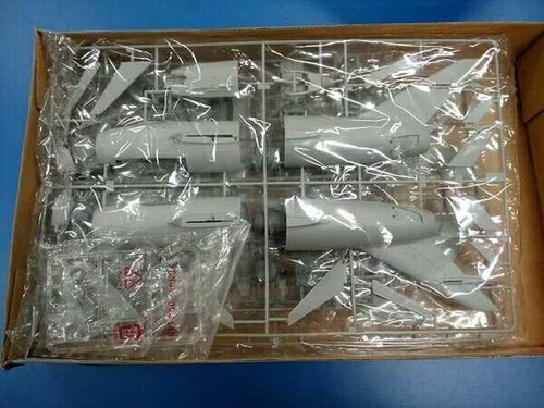 Trumpeter 02204 1/32 Scale The PLAAF MIG-15 bis Fighter Assembly Aircraft Model - 第 2/7 張圖片