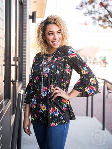 Womens-Tunic-Top-Sz-L-Black-MultiColor-Floral-Bell-Sleeve-Pleated-Southern-Grace