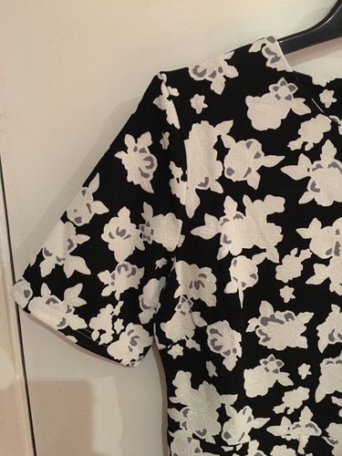 PRETTY DAISY OR FLORAL PRINT DRESS..SIZES 14-16 OR 18.SUMMER/WEDDING/CHRISTENING - Picture 4 of 11