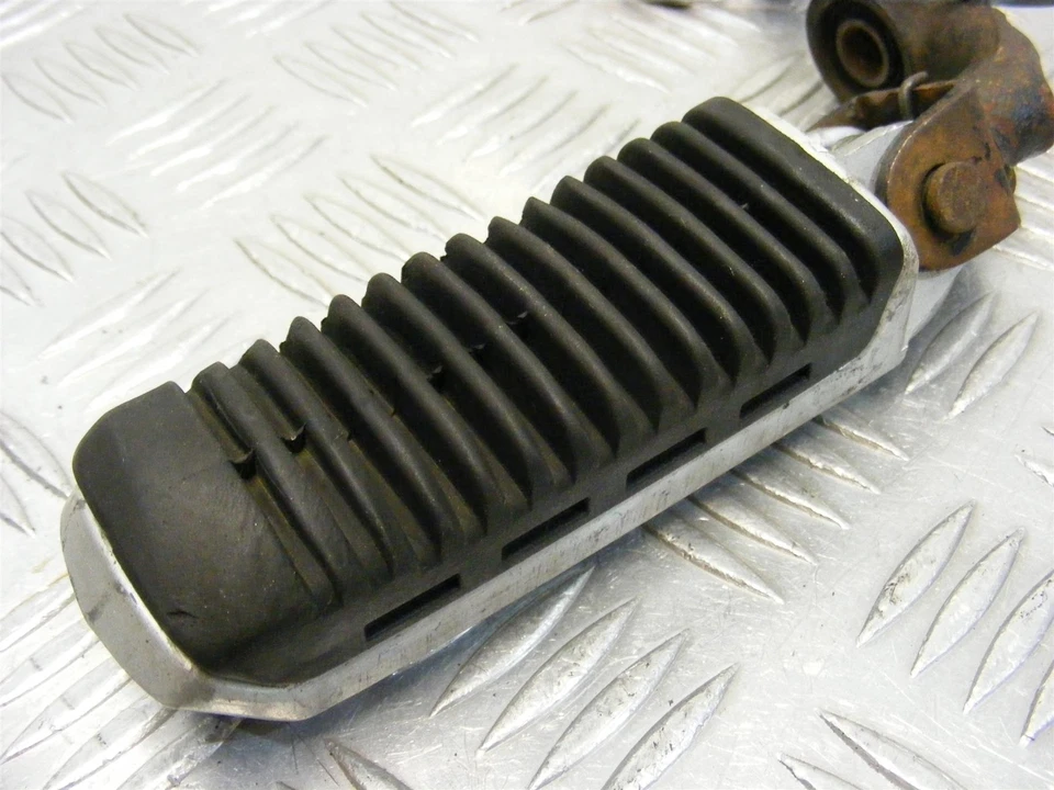 Suzuki VX 800 Footrest with Hanger Front Right 1990 to 1997 VX800 A782 Foto 2 de 4