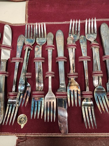 Vintage WM Rogers & Son Silverplate Flatware Set 58 Pieces - Picture 7 of 18