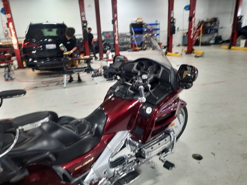 2004 Honda Gold Wing - Picture 10 of 24