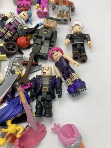 Roblox Mixed Lot of Figures, Lot Of Various Roblox Figures Accessories - Picture 4 of 8
