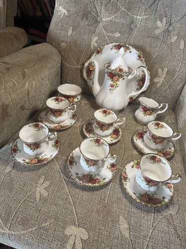 Royal Albert Old Country Roses 16 piece coffee set - Picture 5 of 5