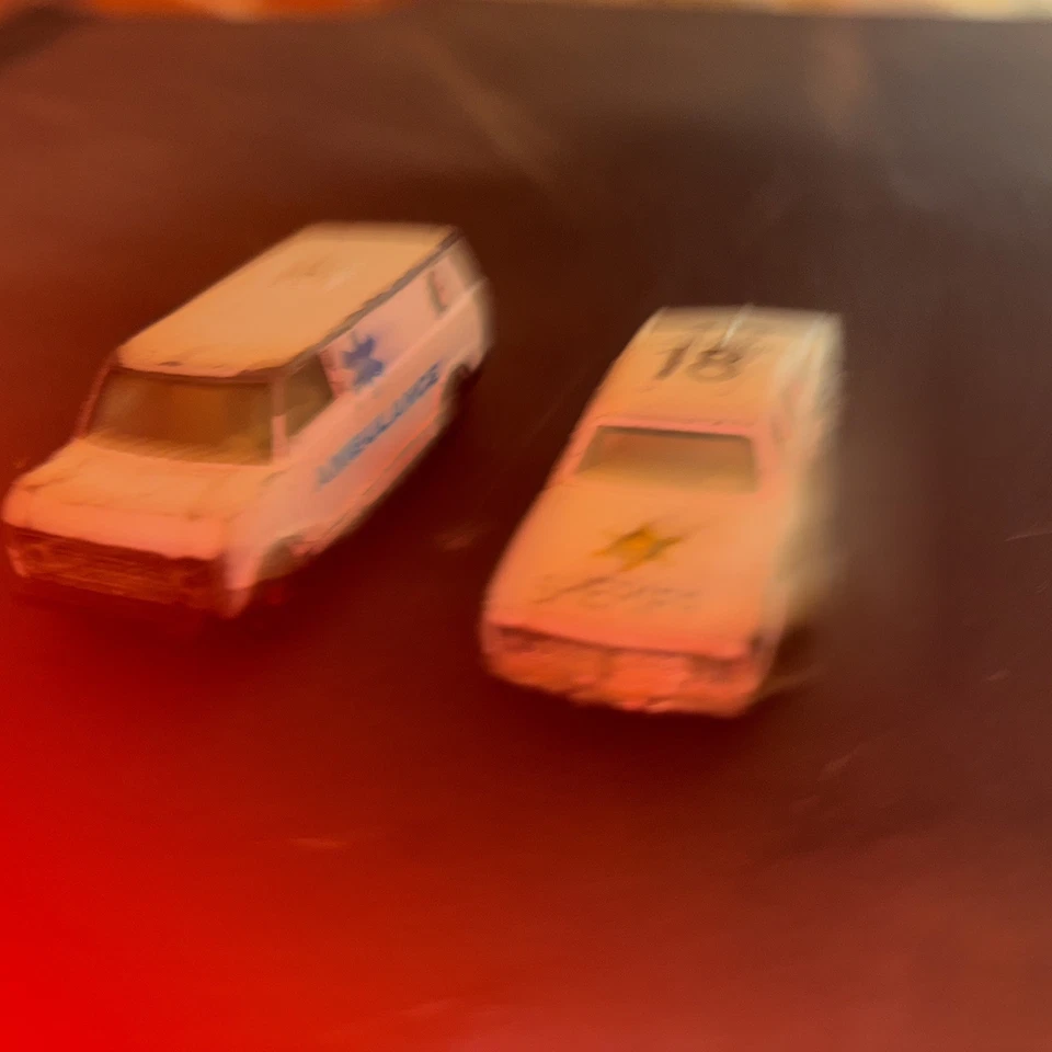 Carro de polícia Dodge Monaco Rescue Patrol Sheriff da década de 1970 escala 1/64 - Lote Yatming - Imagem 3 de 4