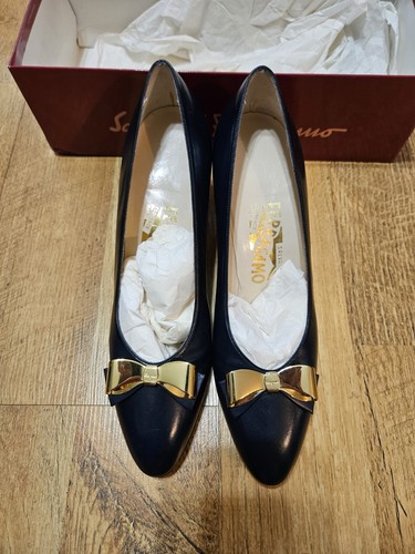 Salvatore Ferragamo BOUTIQUE 8 AA oder 7 RARITA Navy Kalbsleder Pumps Absatz Schleifen - Bild 2 von 13