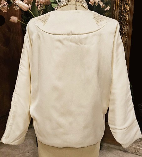 VINTAGE LILY OF FRANCE BY ROSA PULEO SZULE IVORY SATINY LACE PUFFED BED JACKET D - Picture 8 of 9