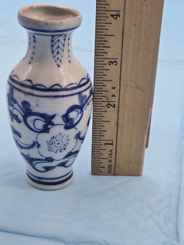 Small Hand Painted Blue & White Bud Vase Floral 4"***56-15 - Picture 7 of 8