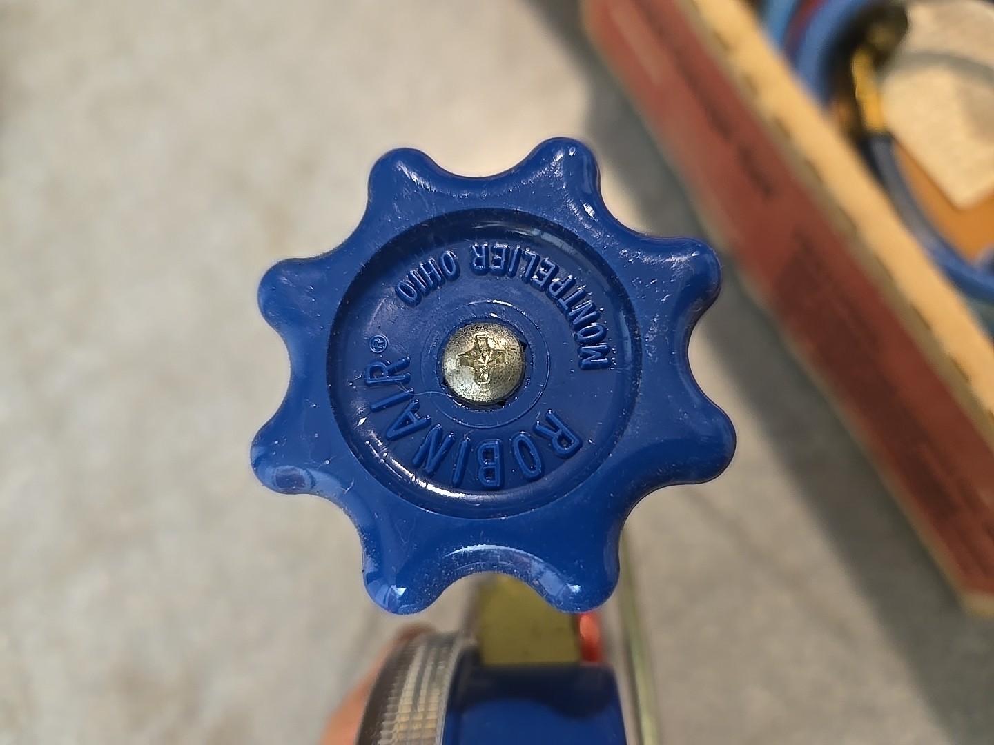 Robinair Side Wheel Manifold Gauge Set w/ Hoses box & instructions. Vintage