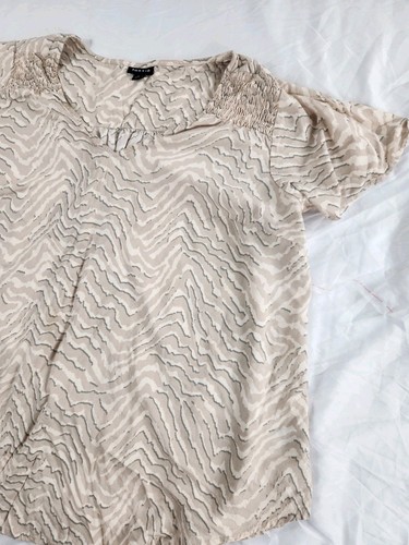 Torrid Women’s Top Size 1 Beige Zebra Print Smocked Shoulder Short Sleeve Blouse - Picture 3 of 11