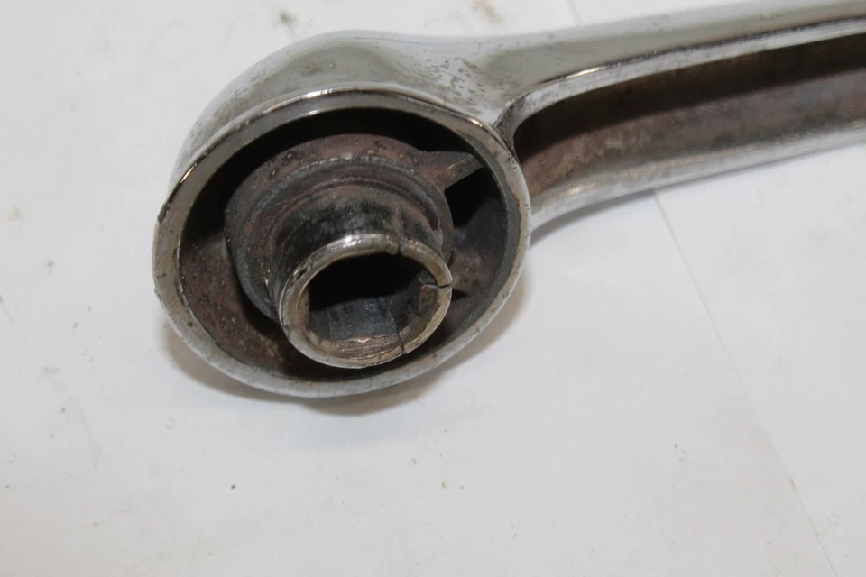 Dodge Power Wagon de los años 40 y 50 MANGO DE MANIVELA DE VENTANA de colección interior MOPAR **Tiene grietas Foto 3 de 4