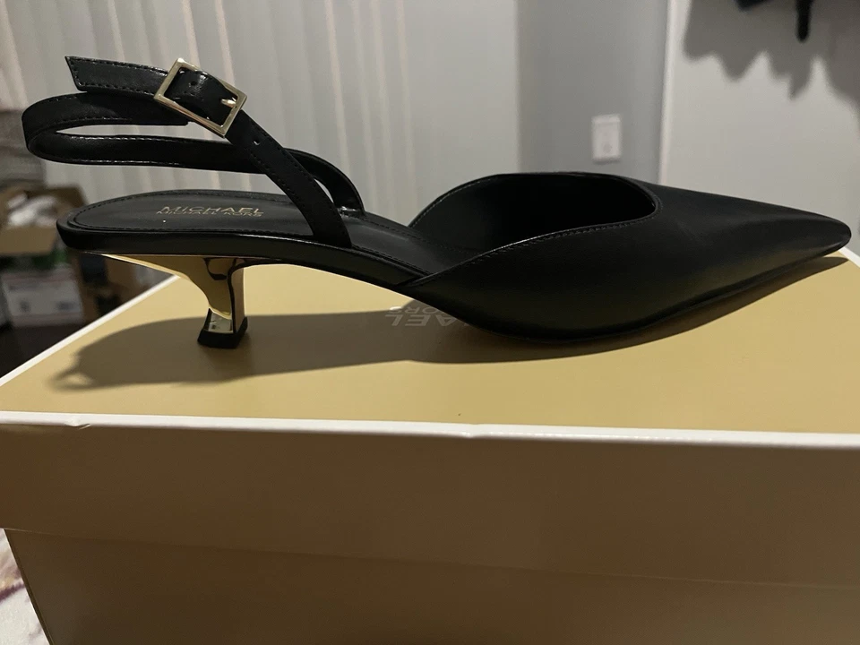 Bombas femininas Michael Kors Luna Slingback salto gatinho preto 9M  - Imagem 2 de 4