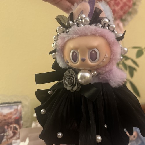 Neu Authentic POP MART - LABUBU Big Into Energy "LUCK" Black Pearl Evening Set
