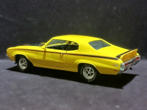 ERTL: "1970 Oldsmobile GSX" Pre-Owned Yellow & Black 1:18 American Muscle Car