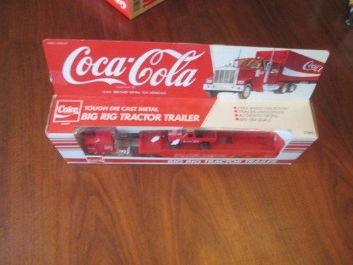 Remolque tractor Coca Cola Big Rig 1988 de colección con camión monstruo 1/64 nuevo en stock - Imagen 4 de 4