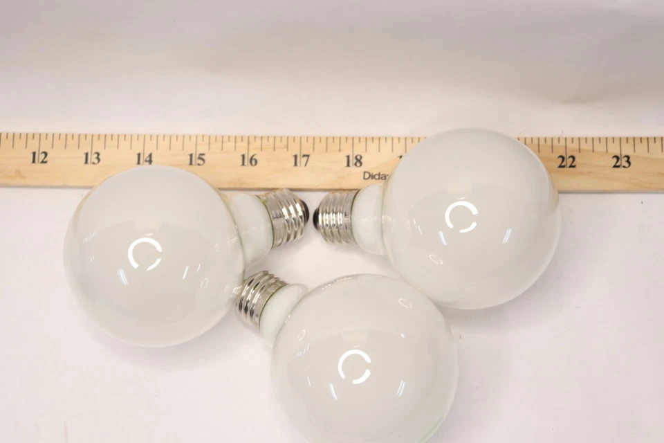 (3-Pk) Ecosmart Vintage LED Light Bulb Glass Daylight G25 40W 1005 183 183 - Image 3 of 4