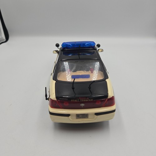Maisto 2000 Chevrolet Impala Tennessee State Trooper 1:24 Die Cast - Picture 2 of 7