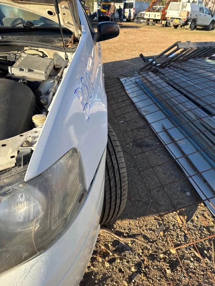 2002 Ford Falcon Tow Bar Sedan/Wagon Petrol Automatic #B809 - image 4 of 4