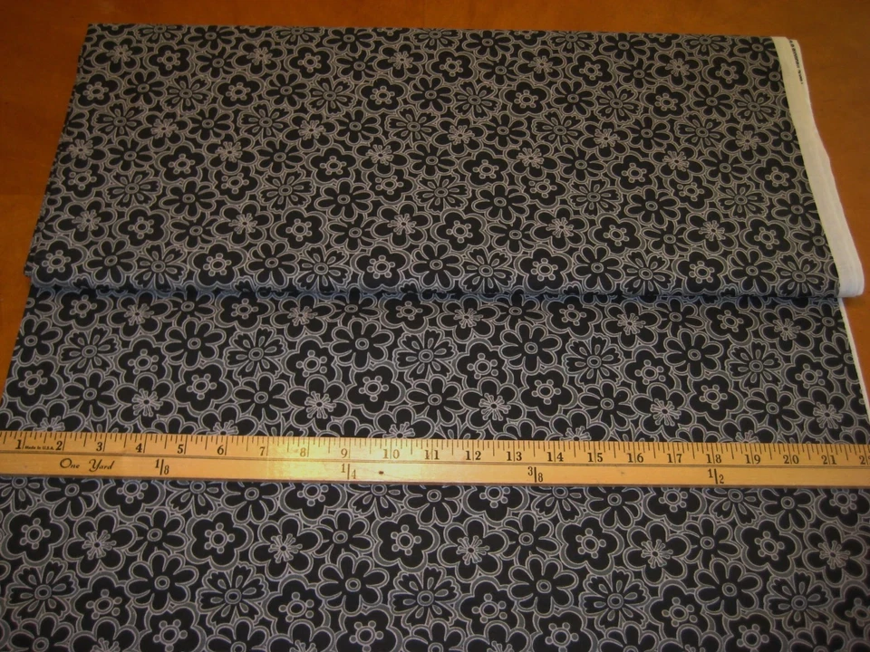 3 yards fabric traditions Tonal black and gray floral flowers cotton 2009 - Image 3 of 3