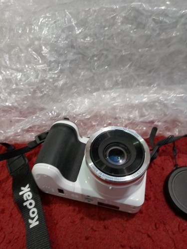 Kodak PIXPRO AZ251 16.0MP 25x Digital Camera - White - Picture 7 of 13