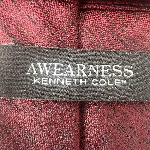Kenneth Cole Awareness Mens 100% Silk Tie Red Long - Picture 3 of 4