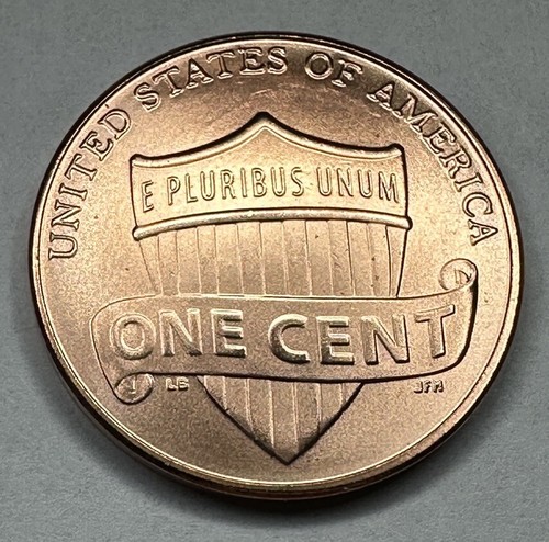 2010-P Lincoln Memorial Penny 1cent Coin from US Mint Satin Set. Uncirculated - Picture 2 of 7