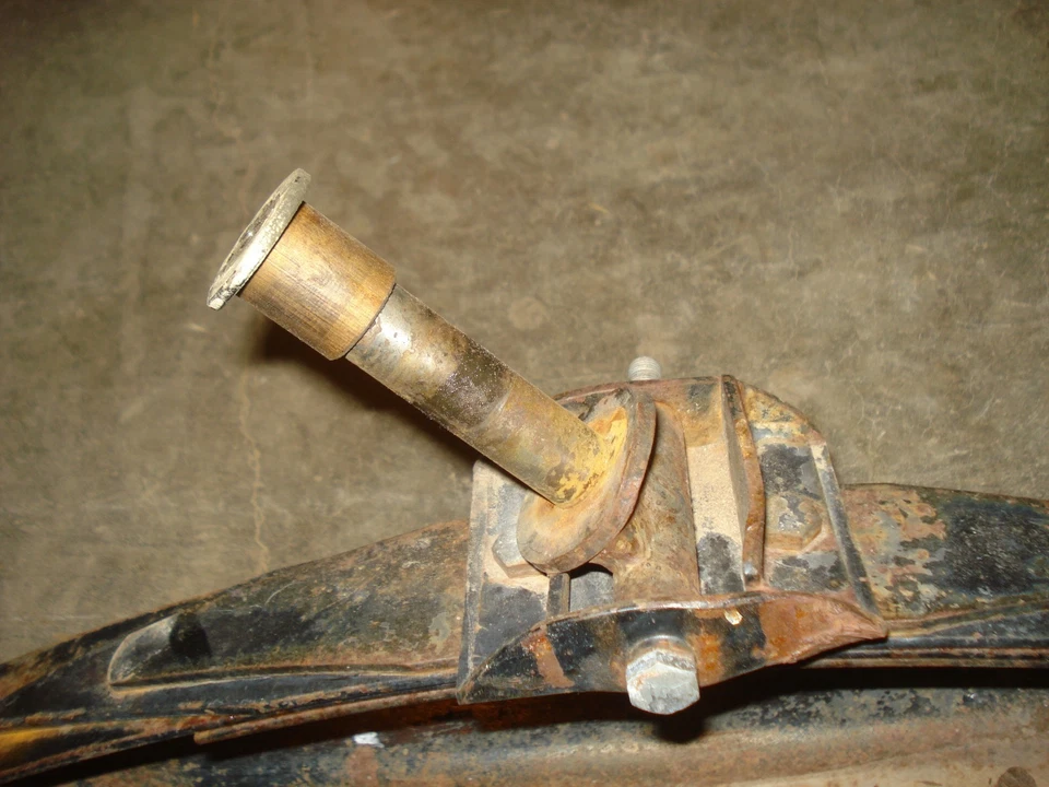 Arctic Cat Panther 399 Kohler 1970 esquí delantero, resorte y husillo (el esquí está doblado) Foto 3 de 4