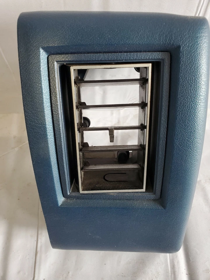 1975 - 1979 Lincoln Continental Front Passenger Vent Blue OEM D5VB-60044612-AWA - Image 4 of 4