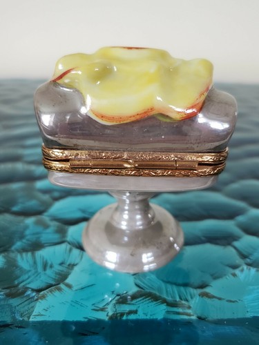 LIMOGES France TRINKET BOX HAT Box on Stand Peint Main LOVELY - Picture 4 of 9