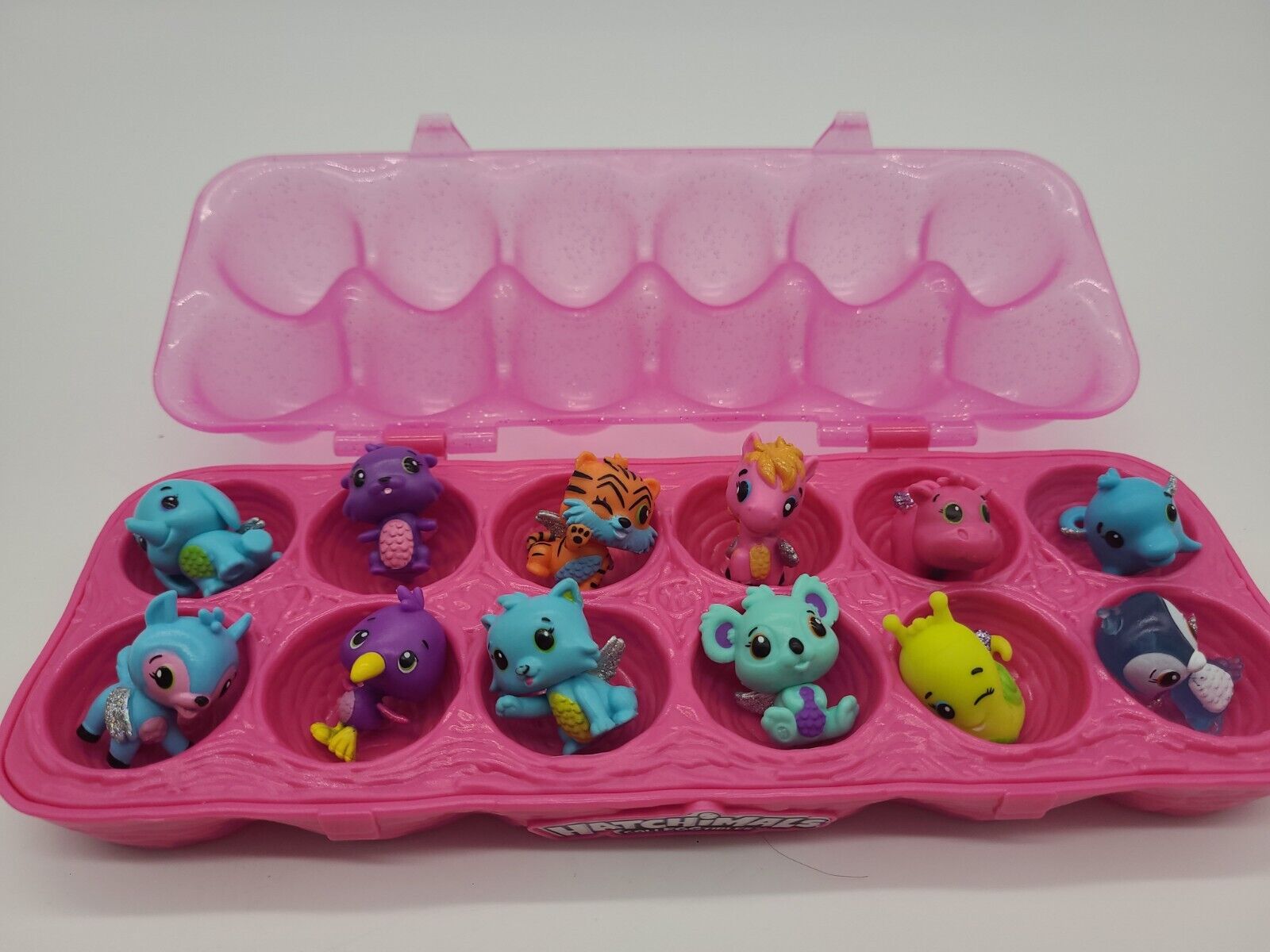 Hatchimals CollEGGtibles Brilho, 12-Pack com ovos embrulhados