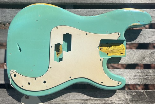 P bass Body NITRO RELIC SURF GREEN Lightweight INCLUDES PICKGUARD JVGuitars - Picture 2 of 12