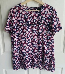 Banana-Republic-Womens-Pink-Ivory-Floral-Pleated-Hem-Blouse-Top-Shirt-Size-Large