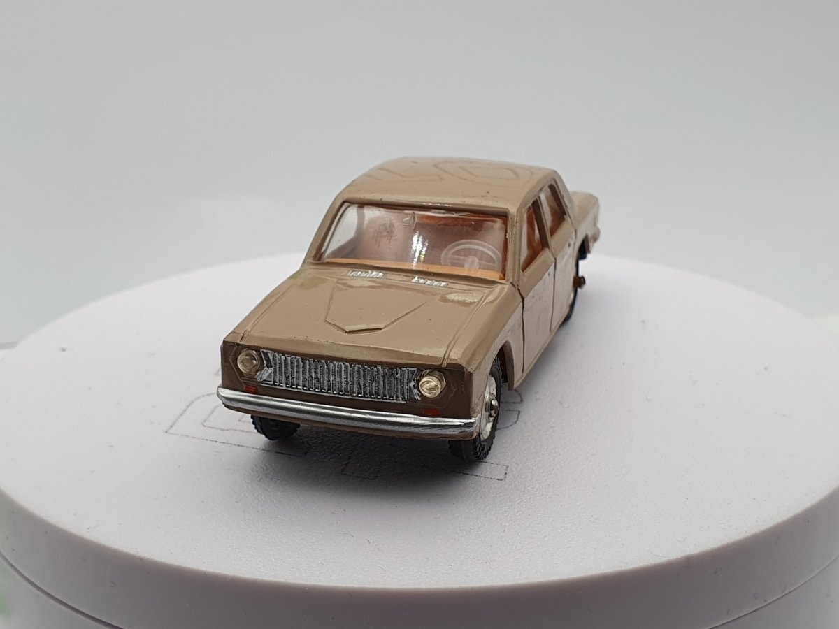 CCCP ソ連 ロシア　 VOLGA GAZ 24 救急車 ミニカー　セット Saratov 1/43 scale GAZ 24 VOLGA station wagon Ambulance 03