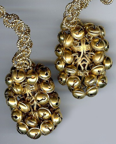 1940'S VINTAGE GOLD TONE LONG CHAIN JINGLE BELL CLUSTERS WRAP NECKLACE ** - Bild 2 von 5