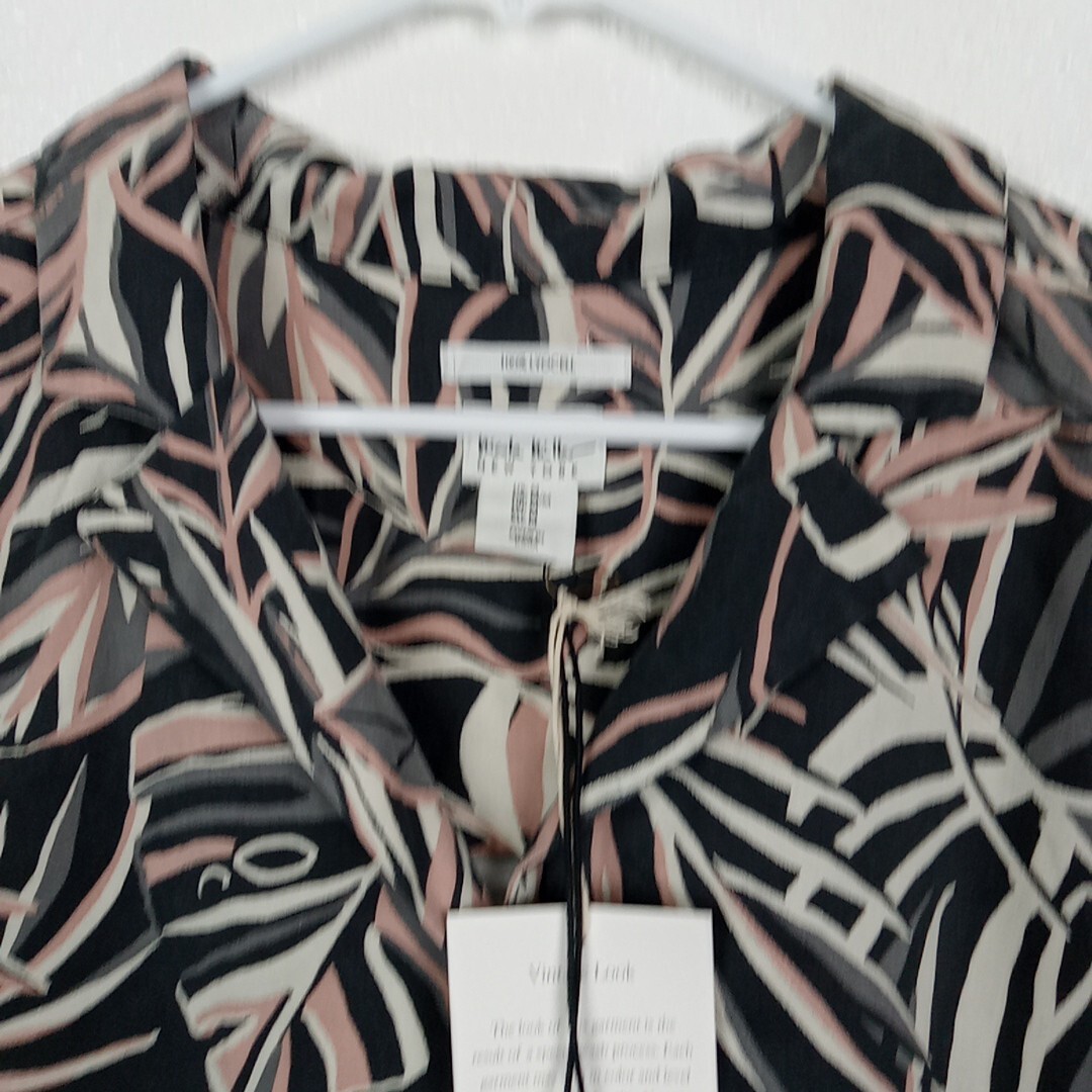 Nicole Miller Top Women's Size Medium Leaves Button Front Shirt Crop NWT Defect