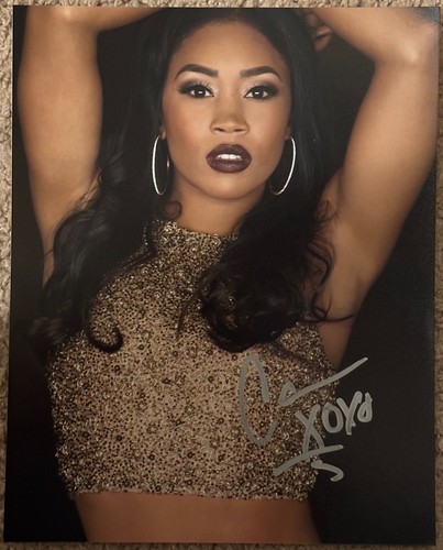 🔥 ARIANE ANDREW (CAMERON) Signed 8x10 WWE Photo 🖊️ Funkadactyl Gold Glam 💃 - Picture 1 of 2