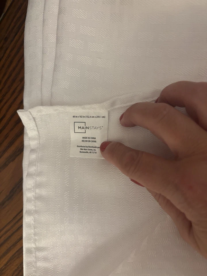 white tablecloths 60 x 102 Polyester Mainstays Brands - Image 2 of 4