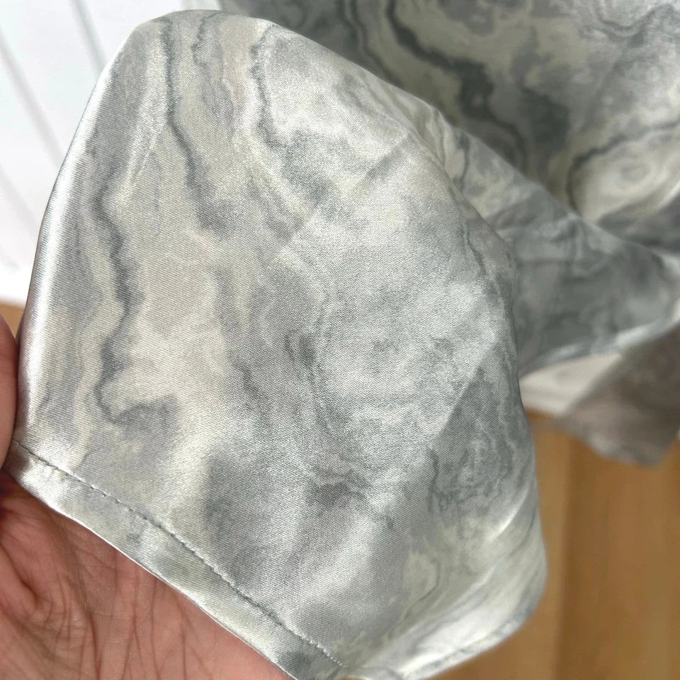 Forever 21 女式无袖懒人礼服派对假日鸡尾酒银色 S 码 — 第 2/4 张图片