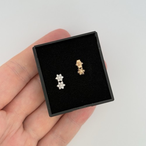 Delicate 9ct Yellow Gold 0.50ct Diamond Cluster Flower Stud Earrings - Picture 6 of 7
