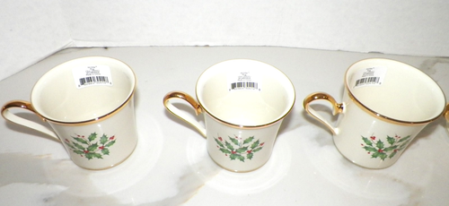 VINTAGE LENOX HOLIDAY CHRISTMAS HOLLY COFFEE OR COCOA MUGS NEW SET OF FOUR (4) - Picture 2 of 8