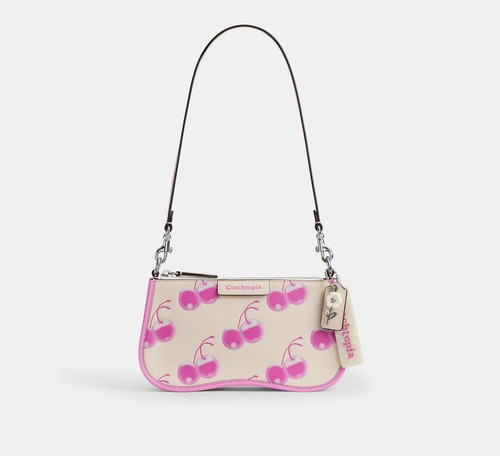 Coach Turned Pretty™ kleine gewellte Schultertasche aus Coachtopia-Leder Kirschmuster